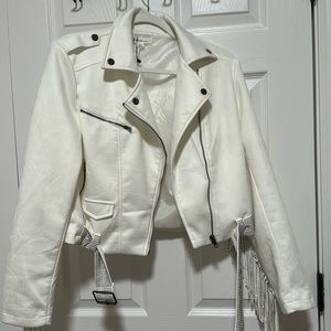 Brand: nylon apparel size: M Color :white /beige